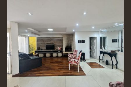 Casa à venda com 585m², 4 quartos e 4 vagas Casa à venda com 585m², 4 quartos e 4 vagasSala