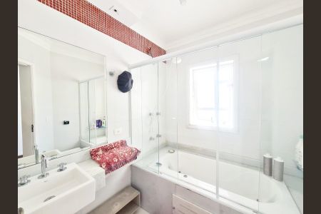 Casa à venda com 585m², 4 quartos e 4 vagas Casa à venda com 585m², 4 quartos e 4 vagasBanheiro da Suíte 2