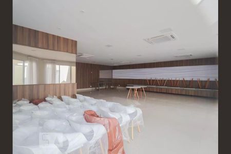 Casa à venda com 585m², 4 quartos e 4 vagas Casa à venda com 585m², 4 quartos e 4 vagasÁrea comum - Salão de festas