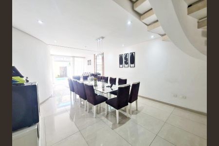 Casa à venda com 585m², 4 quartos e 4 vagas Casa à venda com 585m², 4 quartos e 4 vagasSala de Jantar