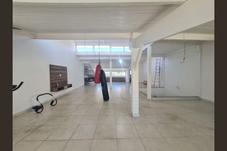 Casa à venda com 585m², 4 quartos e 4 vagas Casa à venda com 585m², 4 quartos e 4 vagasSótão