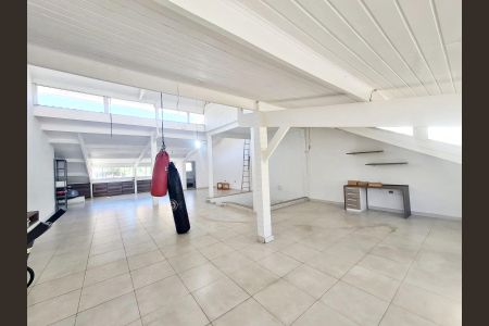 Casa à venda com 585m², 4 quartos e 4 vagas Casa à venda com 585m², 4 quartos e 4 vagasSótão