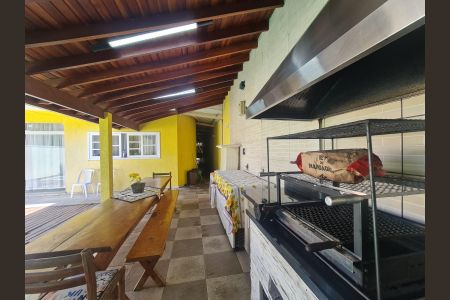 Casa à venda com 585m², 4 quartos e 4 vagas Casa à venda com 585m², 4 quartos e 4 vagasChurrasqueira e Piscina