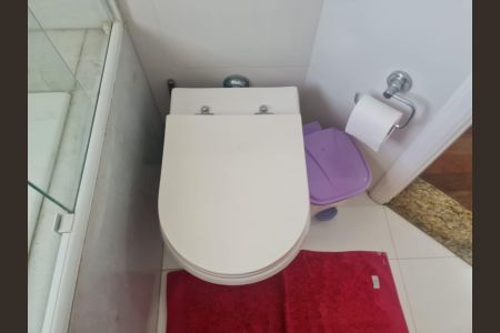 Casa à venda com 585m², 4 quartos e 4 vagas Casa à venda com 585m², 4 quartos e 4 vagasBanheiro da Suíte 2