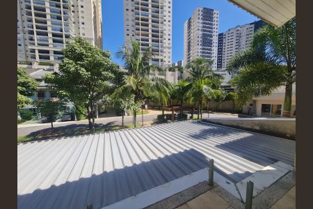 Casa à venda com 585m², 4 quartos e 4 vagas Casa à venda com 585m², 4 quartos e 4 vagasVista da Suíte 1 e Suíte 2