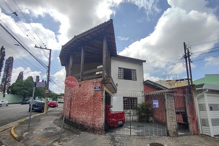 Casa à venda com 250m², 5 quartos e 2 vagas Casa à venda com 250m², 5 quartos e 2 vagasFachada