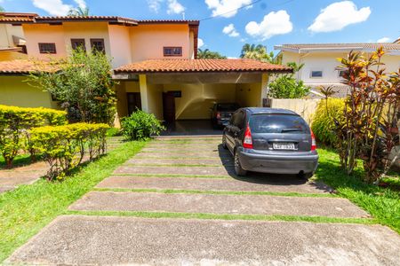 Casa de condomínio à venda com 350m², 3 quartos e 4 vagas Casa de condomínio à venda com 350m², 3 quartos e 4 vagasFACHADA