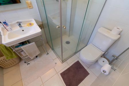 Casa de condomínio à venda com 350m², 3 quartos e 4 vagas Casa de condomínio à venda com 350m², 3 quartos e 4 vagasBANHEIRO DA SUITE