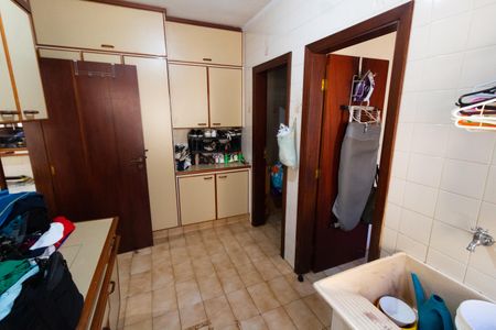 Casa de condomínio à venda com 350m², 3 quartos e 4 vagas Casa de condomínio à venda com 350m², 3 quartos e 4 vagasÁREA DE SERVIÇO