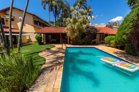 Casa de condomínio à venda com 350m², 3 quartos e 4 vagas Casa de condomínio à venda com 350m², 3 quartos e 4 vagasÁREA EXTERNA FUNDOS