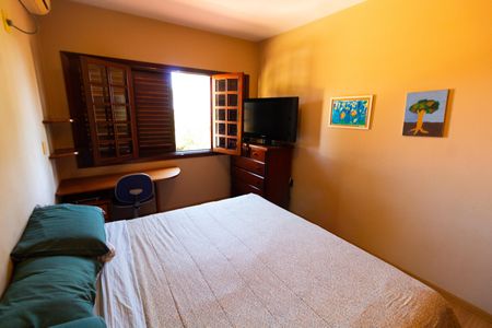 Casa de condomínio à venda com 350m², 3 quartos e 4 vagas Casa de condomínio à venda com 350m², 3 quartos e 4 vagasSUITE