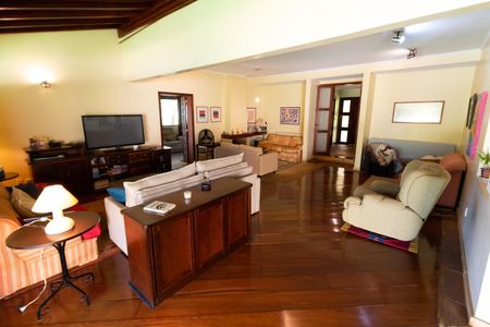 Casa de condomínio à venda com 350m², 3 quartos e 4 vagas Casa de condomínio à venda com 350m², 3 quartos e 4 vagasSALA