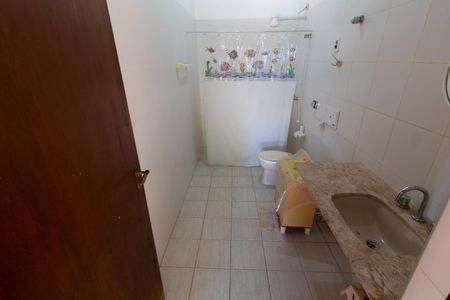 Casa de condomínio à venda com 350m², 3 quartos e 4 vagas Casa de condomínio à venda com 350m², 3 quartos e 4 vagasBANHEIRO DA EDÍCULA