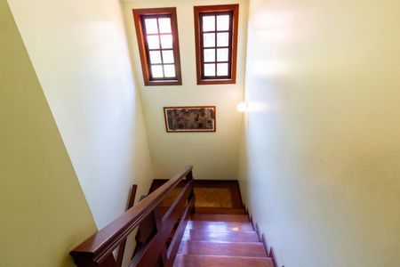 Casa de condomínio à venda com 350m², 3 quartos e 4 vagas Casa de condomínio à venda com 350m², 3 quartos e 4 vagasESCADAS