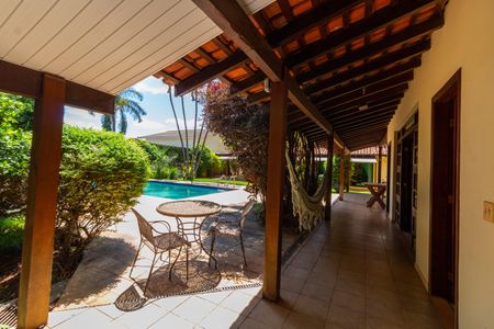 Casa de condomínio à venda com 350m², 3 quartos e 4 vagas Casa de condomínio à venda com 350m², 3 quartos e 4 vagasÁREA EXTERNA FUNDOS