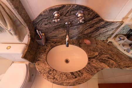 Casa de condomínio à venda com 350m², 3 quartos e 4 vagas Casa de condomínio à venda com 350m², 3 quartos e 4 vagasBANHEIRO SOCIAL