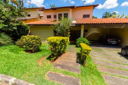 Casa de condomínio à venda com 350m², 3 quartos e 4 vagas Casa de condomínio à venda com 350m², 3 quartos e 4 vagasFACHADA