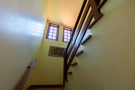 Casa de condomínio à venda com 350m², 3 quartos e 4 vagas Casa de condomínio à venda com 350m², 3 quartos e 4 vagasESCADA ACESSOS