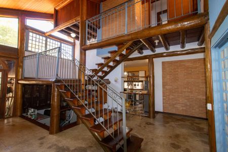 Casa à venda com 440m², 5 quartos e 4 vagas Casa à venda com 440m², 5 quartos e 4 vagasSala