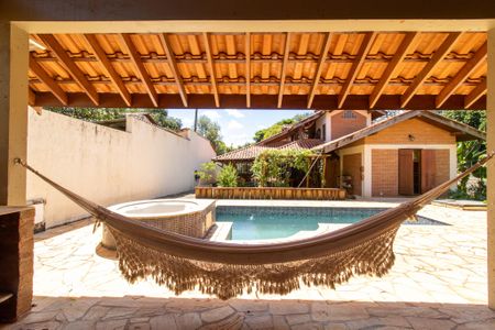 Casa à venda com 440m², 5 quartos e 4 vagas Casa à venda com 440m², 5 quartos e 4 vagasQuintal