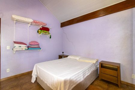 Casa à venda com 440m², 5 quartos e 4 vagas Casa à venda com 440m², 5 quartos e 4 vagasQuarto 5