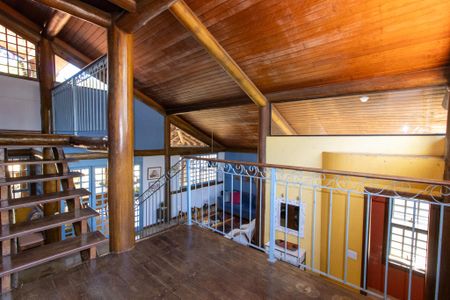 Casa à venda com 440m², 5 quartos e 4 vagas Casa à venda com 440m², 5 quartos e 4 vagasSala