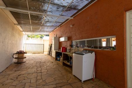 Casa à venda com 440m², 5 quartos e 4 vagas Casa à venda com 440m², 5 quartos e 4 vagasQuintal