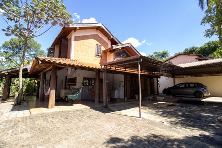 Casa à venda com 440m², 5 quartos e 4 vagas Casa à venda com 440m², 5 quartos e 4 vagasQuintal