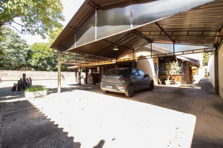 Casa à venda com 440m², 5 quartos e 4 vagas Casa à venda com 440m², 5 quartos e 4 vagasQuintal