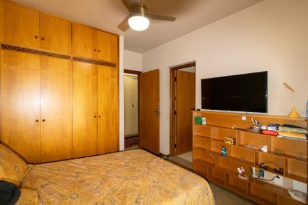 Casa à venda com 440m², 5 quartos e 4 vagas Casa à venda com 440m², 5 quartos e 4 vagasQuarto 4