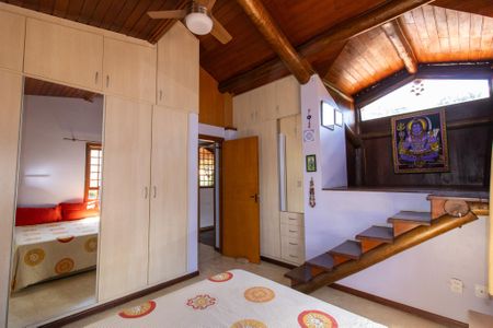 Casa à venda com 440m², 5 quartos e 4 vagas Casa à venda com 440m², 5 quartos e 4 vagasQuarto 2