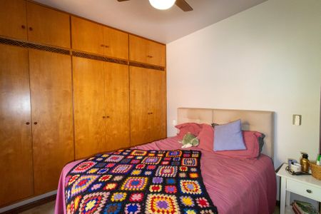 Casa à venda com 440m², 5 quartos e 4 vagas Casa à venda com 440m², 5 quartos e 4 vagasQuarto 3