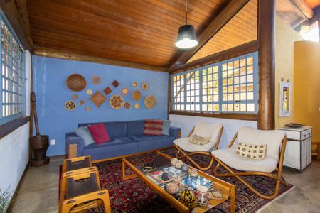 Casa à venda com 440m², 5 quartos e 4 vagas Casa à venda com 440m², 5 quartos e 4 vagasSala