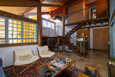 Casa à venda com 440m², 5 quartos e 4 vagas Casa à venda com 440m², 5 quartos e 4 vagasSala