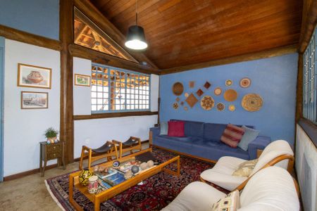 Casa à venda com 440m², 5 quartos e 4 vagas Casa à venda com 440m², 5 quartos e 4 vagasSala