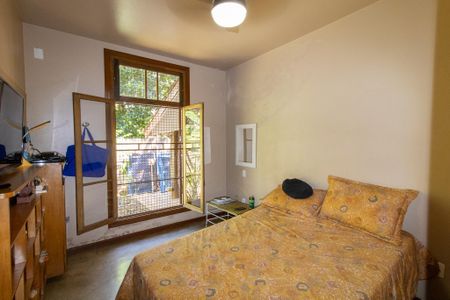 Casa à venda com 440m², 5 quartos e 4 vagas Casa à venda com 440m², 5 quartos e 4 vagasQuarto 4