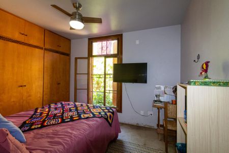 Casa à venda com 440m², 5 quartos e 4 vagas Casa à venda com 440m², 5 quartos e 4 vagasQuarto 3