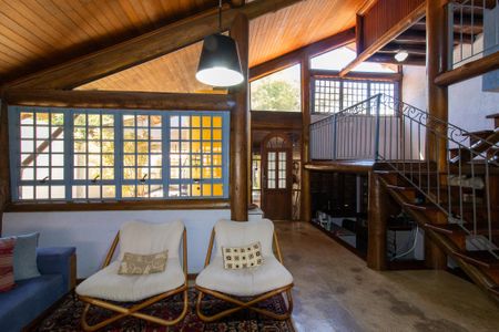 Casa à venda com 440m², 5 quartos e 4 vagas Casa à venda com 440m², 5 quartos e 4 vagasSala