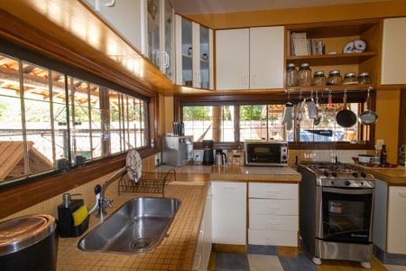 Casa à venda com 440m², 5 quartos e 4 vagas Casa à venda com 440m², 5 quartos e 4 vagasCozinha