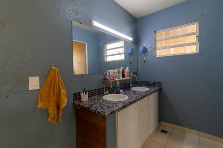 Casa à venda com 440m², 5 quartos e 4 vagas Casa à venda com 440m², 5 quartos e 4 vagasBanheiro