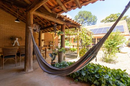 Casa à venda com 440m², 5 quartos e 4 vagas Casa à venda com 440m², 5 quartos e 4 vagasQuintal