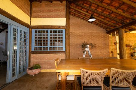 Casa à venda com 440m², 5 quartos e 4 vagas Casa à venda com 440m², 5 quartos e 4 vagasQuintal