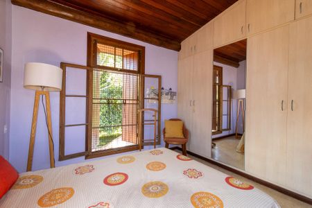 Casa à venda com 440m², 5 quartos e 4 vagas Casa à venda com 440m², 5 quartos e 4 vagasQuarto 2