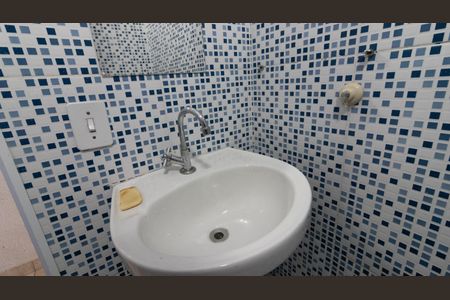 Casa à venda com 250m², 3 quartos e 2 vagas Casa à venda com 250m², 3 quartos e 2 vagasBanheiro de Serviço