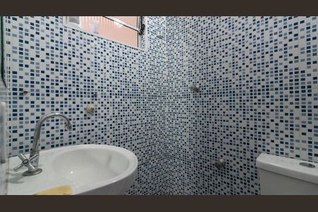 Casa à venda com 250m², 3 quartos e 2 vagas Casa à venda com 250m², 3 quartos e 2 vagasBanheiro de Serviço