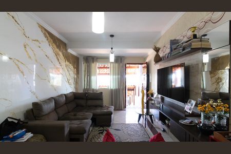 Casa à venda com 250m², 3 quartos e 2 vagas Casa à venda com 250m², 3 quartos e 2 vagasSala