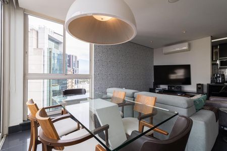 Apartamento à venda com 102m², 2 quartos e 2 vagas Apartamento à venda com 102m², 2 quartos e 2 vagasSala de Jantar