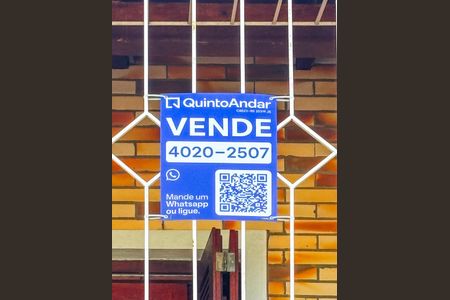 Casa à venda com 320m², 4 quartos e 2 vagas Casa à venda com 320m², 4 quartos e 2 vagasPlaca