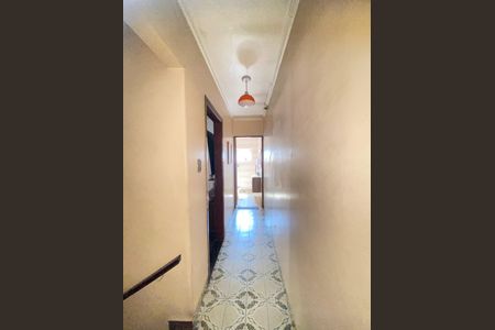 Casa à venda com 270m², 5 quartos e 2 vagas Casa à venda com 270m², 5 quartos e 2 vagasCorredor