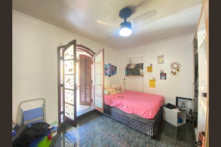 Casa à venda com 270m², 5 quartos e 2 vagas Casa à venda com 270m², 5 quartos e 2 vagasQuarto